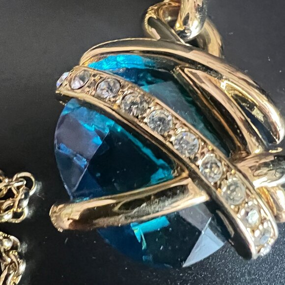 Kenneth Jay Lane KJL Signed Blue Crystal Pendant Necklace Gold-Tone Rhinestones - Picture 3 of 16